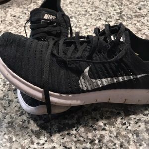 Black Nike Flyknit Free Runs